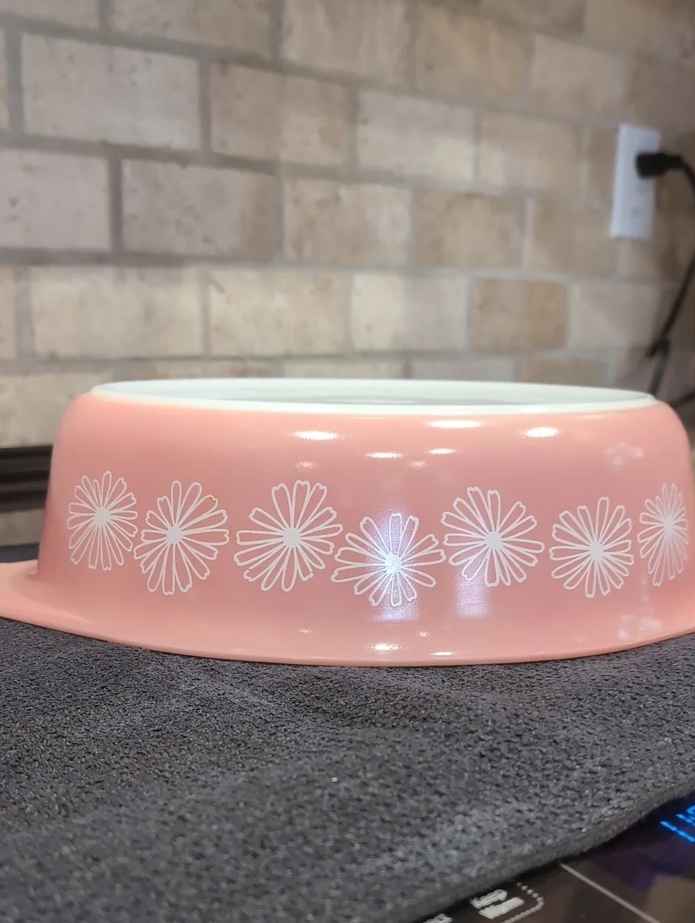 Vintage 1950's PYREX Pink Daisy 045 2 1/2 Quart / 2.5 Qt Oval Casserole with Lid